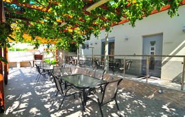 Muses Studios, Potos, Thassos