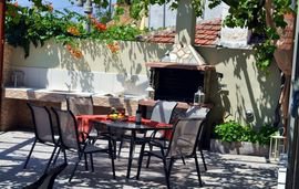 Muses Studios, Potos, Thassos