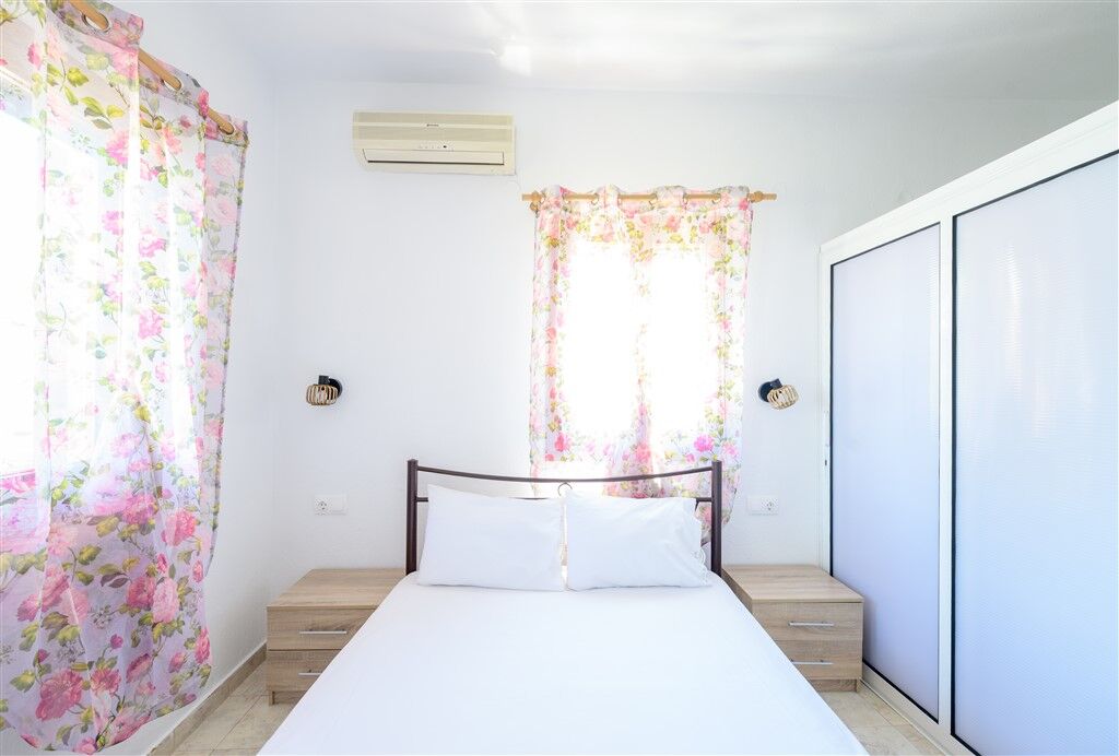 Efi Studios, Vourvourou, Sithonia