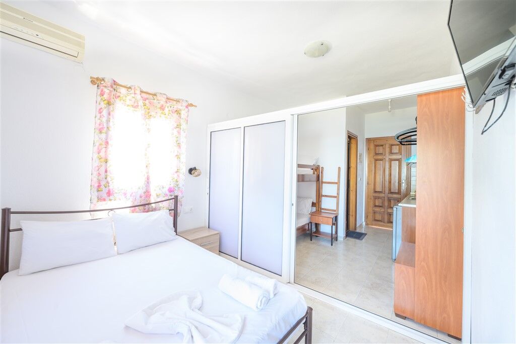 Efi Studios, Vourvourou, Sithonia