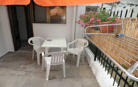 Thanasis Apartments, Nea Flogita, Kassandra