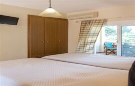 Elena's Studios, Vourvourou, Sithonia, 4 Bed Apartment, First Floor