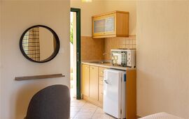 Elena's Studios, Vourvourou, Sithonia, 4 Bed Apartment, First Floor