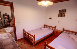 Ta 4 Adelfia Rooms, Skala Rachoni, Thassos
