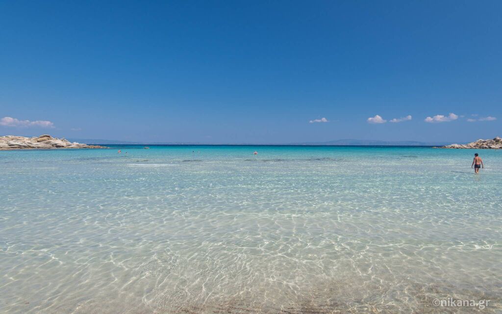 Karidi plaža, kombinacija tirkizne boje mora i belog peska