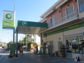 11792_bpgasstationpotos41352196279