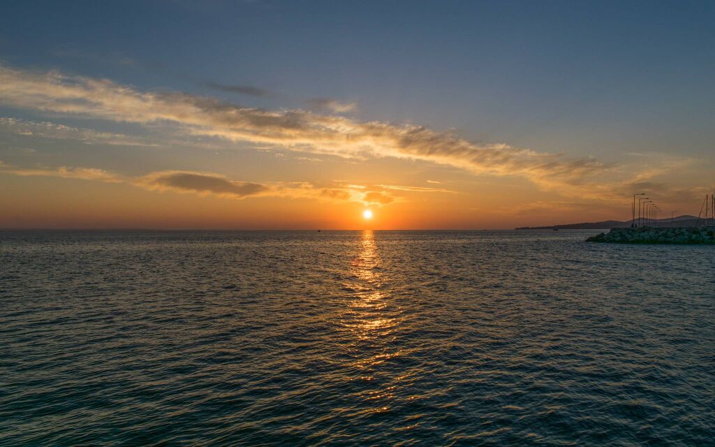 Nikiti, zalazak sunca