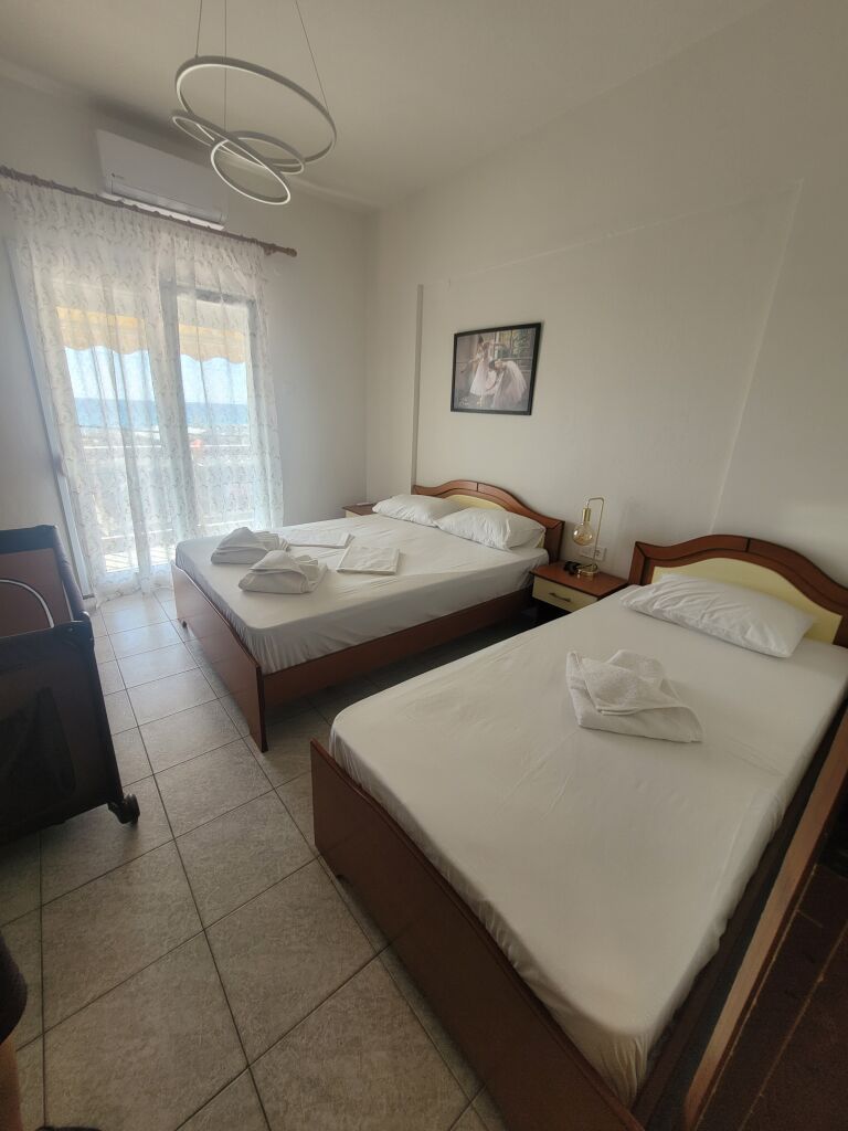 Evi's Seasons Studios, Sarti, Sithonia