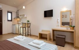 Sirens Fresh Studios, Limenas, Thassos, 3 Bed Studio, Pool View