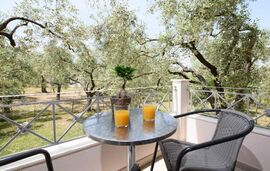 Sirens Fresh Studios, Limenas, Thassos, 3 Bed Studio, Garden View