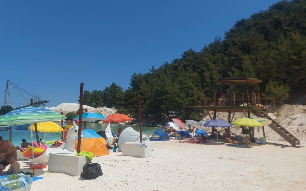 Plaža nije organizovana, ponesite svoju opremu