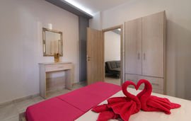 Rousko House, Sykia, Sithonia, 4 Bed Apartment, Gray