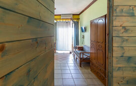 Anemelia Hotel Apartments, Vrahos, Epirus, 4/5 Bed Apartment, First Floor