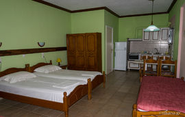 Anemelia Hotel Apartments, Vrahos, Epirus, 3 Bed Studio No. 2, Ground Floor