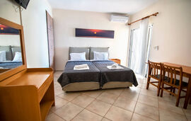 Afrodite Rooms, 2 bed middle