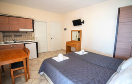 Afrodite Rooms, 2 bed middle