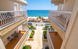 Afrodite Rooms, 2 bed middle