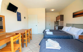 Afrodite Rooms, 3 bed mountain view