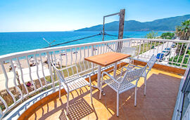 Afrodite Rooms, 4 bed sea view