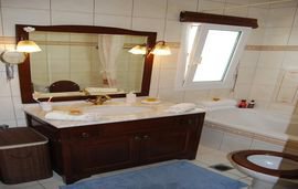 blue crystal villa nea iraklitsa kavala 24