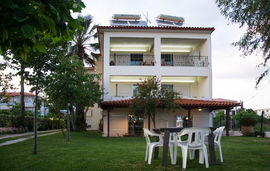 avgerou studios and apartments psakoudia sithonia 1 
