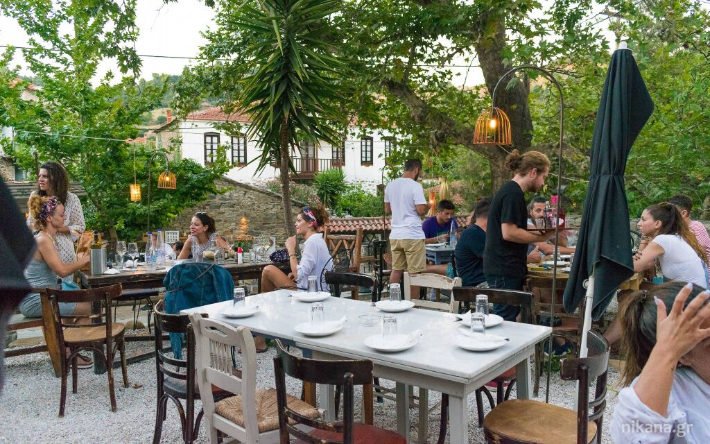 Stari Nikiti, Nikiti, Sithonia taverne