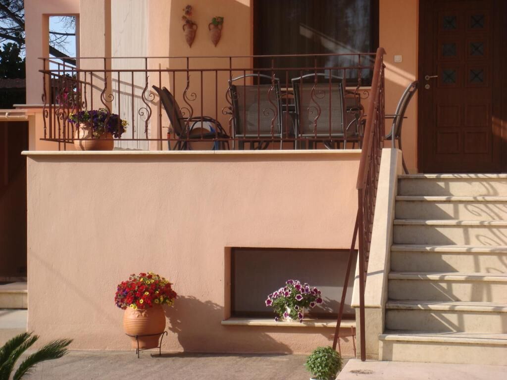Angela Villa, Sykia, Sithonia