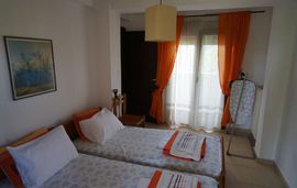 Alex Home, Sykia, Sithonia