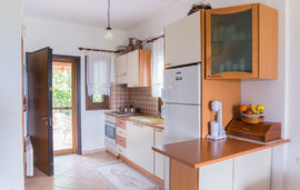 Xrysa's Seafront Maisonette, Nikiti, Sithonia