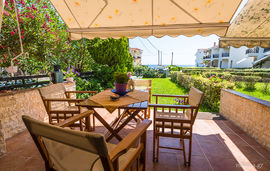 Xrysa's Seafront Maisonette, Nikiti, Sithonia