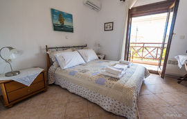 Xrysa's Seafront Maisonette, Nikiti, Sithonia