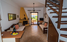 Xrysa's Seafront Maisonette, Nikiti, Sithonia