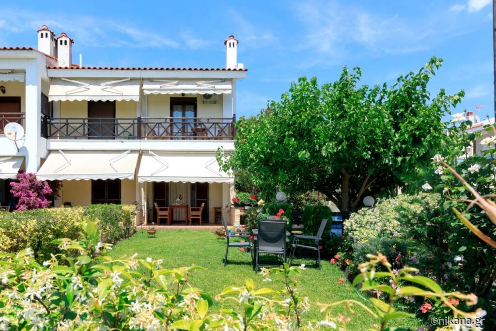 Xrysa's Seafront Maisonette, Nikiti, Sithonia