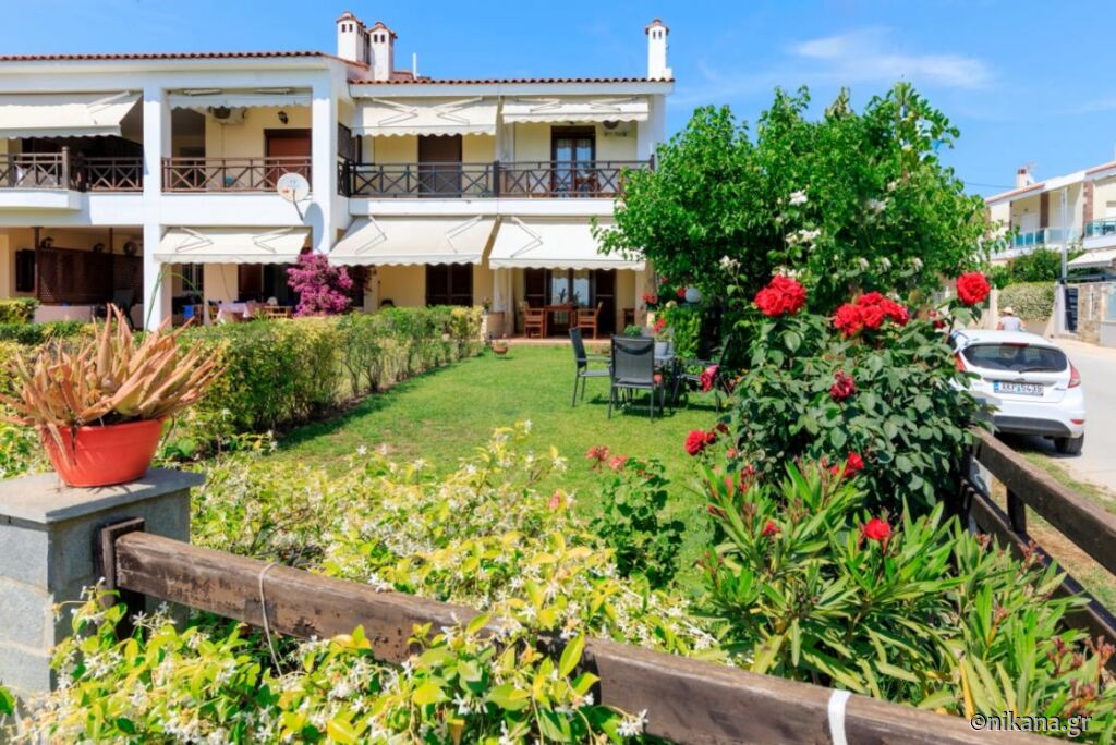 Xrysa's Seafront Maisonette, Nikiti, Sithonia