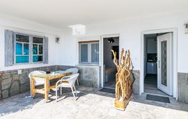 Ageri Pension, Potos, Thassos, Yard