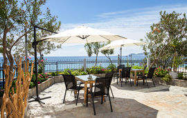 Ageri Pension, Potos, Thassos, Yard