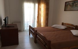 mesogeios rooms nea skioni kassandra 4 bed apartment 2