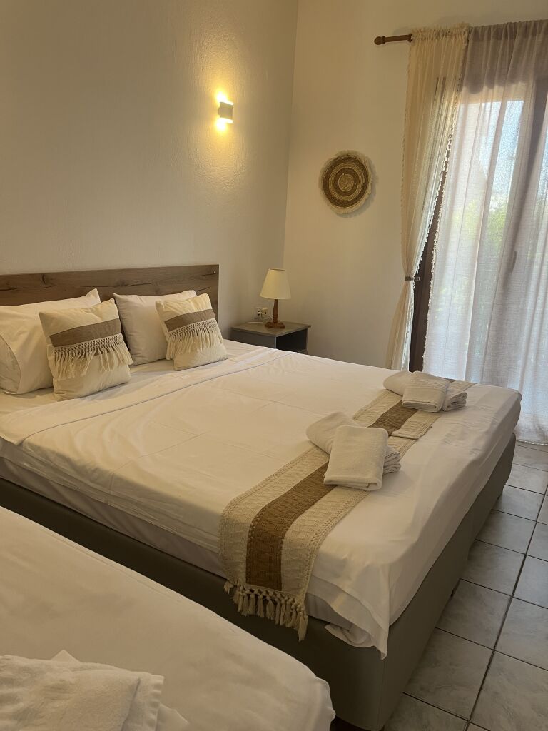 Zefyros Pension, Ammouliani, Athos