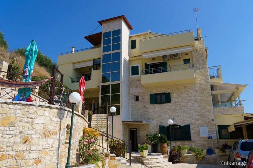To Petrino Apartments, Vrahos, Epirus
