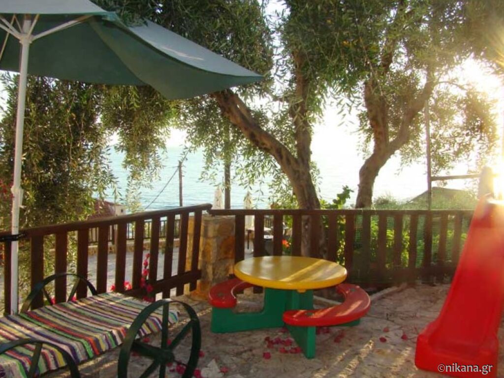To Petrino Apartments, Vrahos, Epirus