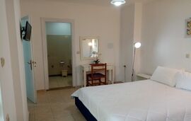 Steven Studios, Vasiliki, Lefkada, 4 Bed Apartment, Ground Floor