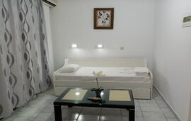 Steven Studios, Vasiliki, Lefkada, 4 Bed Apartment, Ground Floor