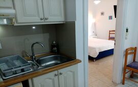 Steven Studios, Vasiliki, Lefkada, 4 Bed Apartment, Ground Floor