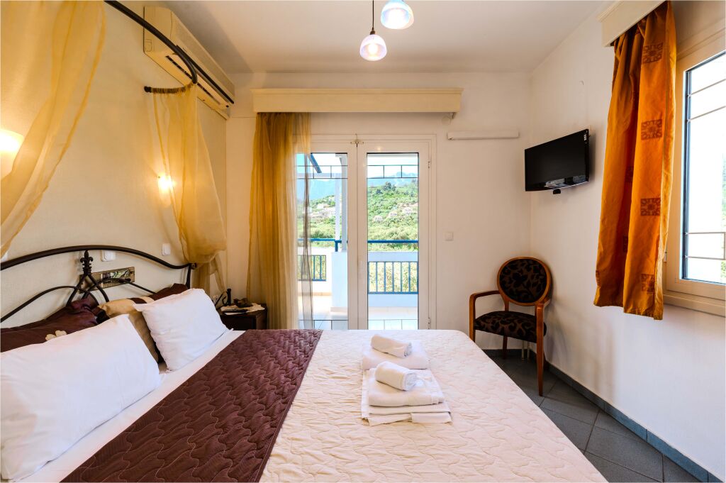Kouros Studios, Limenas, Thassos, 2 Bed Studio, No.11