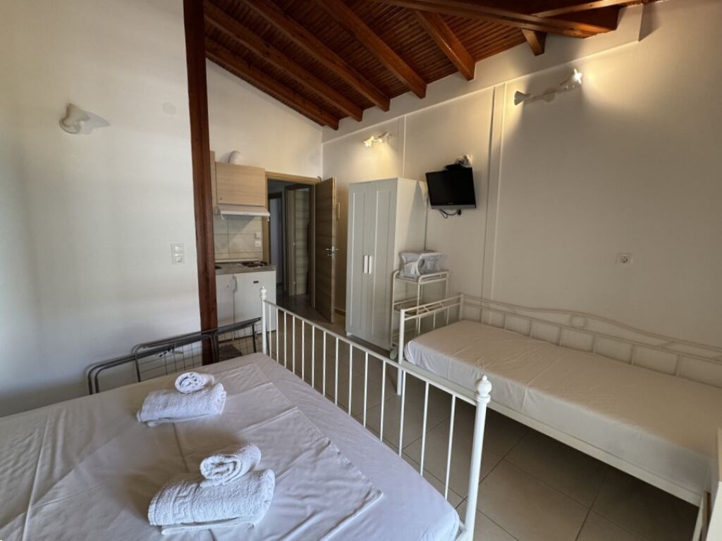 Agapi House, Neos Marmaras, Sithonia, 3 Bed Studio, No. 3B