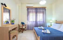 Akrokeramon Apartments, Limenas, Thassos, 5 Bed Apartment, No.23 & No.33