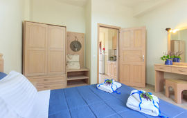 Akrokeramon Apartments, Limenas, Thassos, 5 Bed Apartment, No.23 & No.33