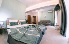 Bloom Garden Apartments, Ierissos, Athos