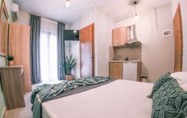 Bloom Garden Apartments, Ierissos, Athos
