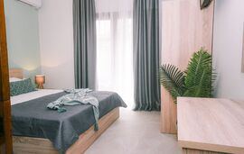 Bloom Garden Apartments, Ierissos, Athos